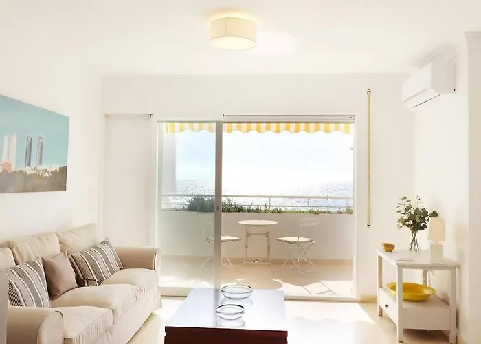 Amazing 3Bedroom Flat With Seafront Views & Pool By Sharingco