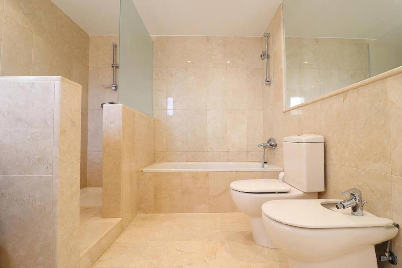 Apartment Amazing 3bedroom Flat With Seafront Views & Pool By Sharingco *