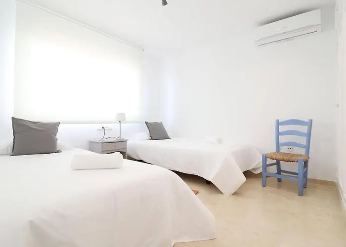 Amazing 3Bedroom Flat With Seafront Views & Pool By Sharingco
