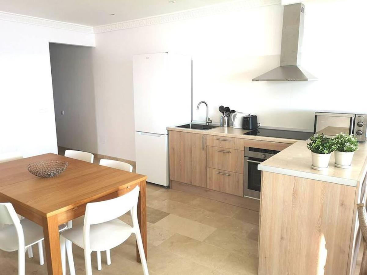 Apartment Amazing 3bedroom Flat With Seafront Views & Pool By Sharingco