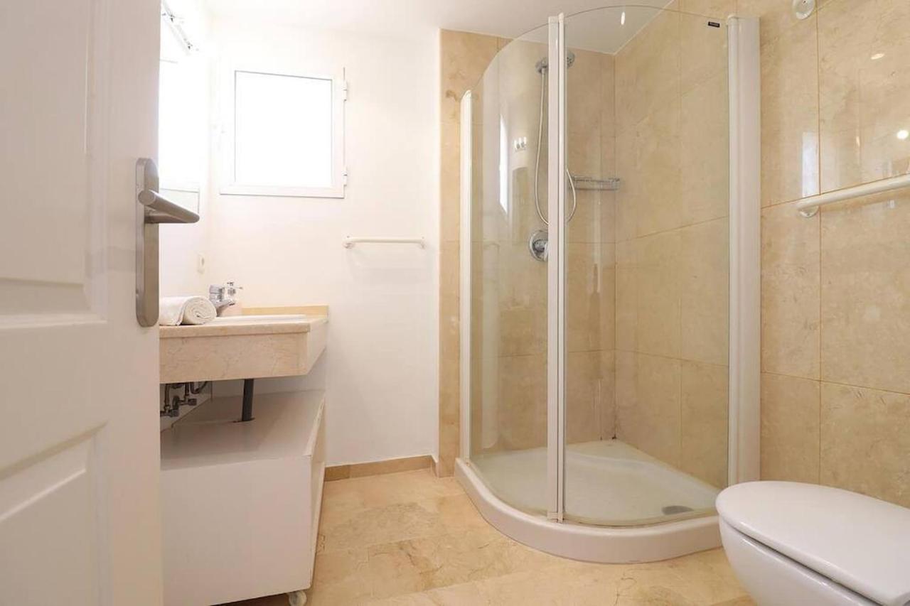 Amazing 3bedroom Flat With Seafront Views & Pool By Sharingco *